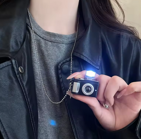 necklace with flash light